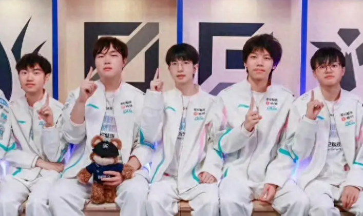 BLG银河战舰起航 IG危机升级 LPL新赛制引争议